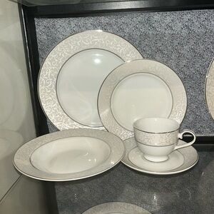 Mikasa Parchment (China) 5 Piece Place Setting